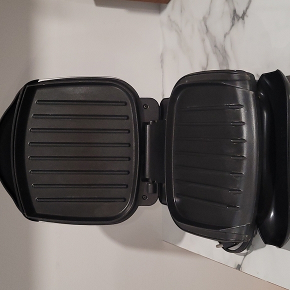 George foreman grilling machine . - Picture 3 of 5